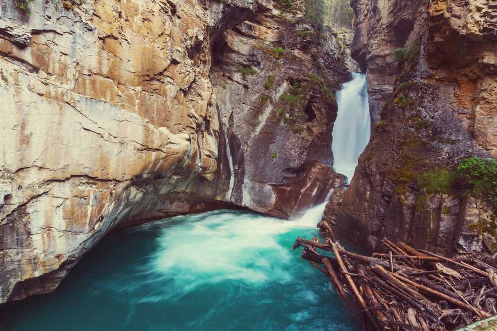 Waterfalls in Alberta: Johnston Canyon Falls