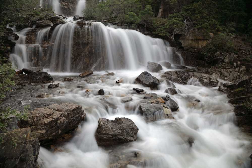 Waterfalls in Alberta: Tangle Creek Falls